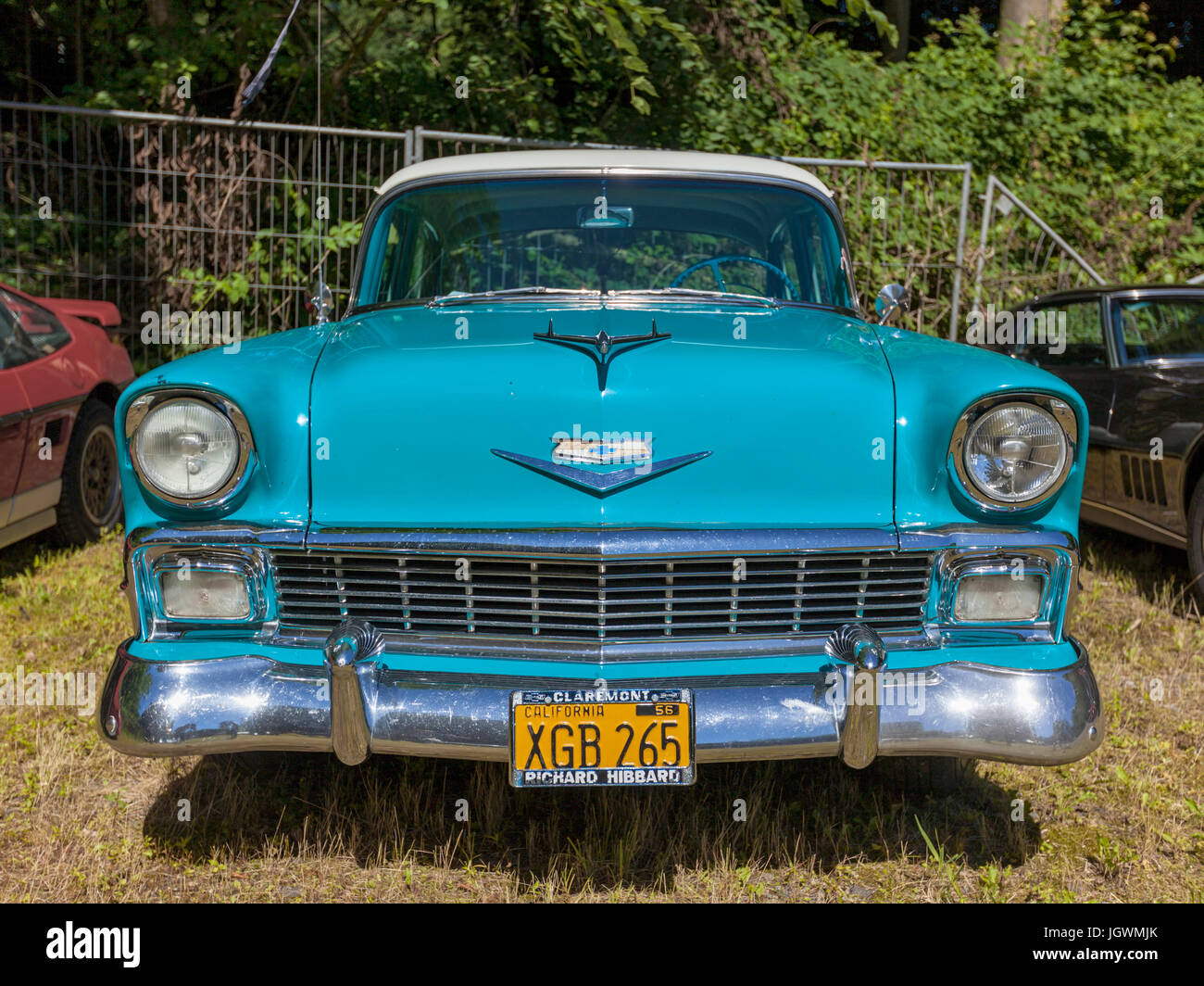 Stade, Germania - Luglio 9, 2017: un vintage Chevrolet Bel Air dal 1956 all'estate ci guida car meeting. Foto Stock