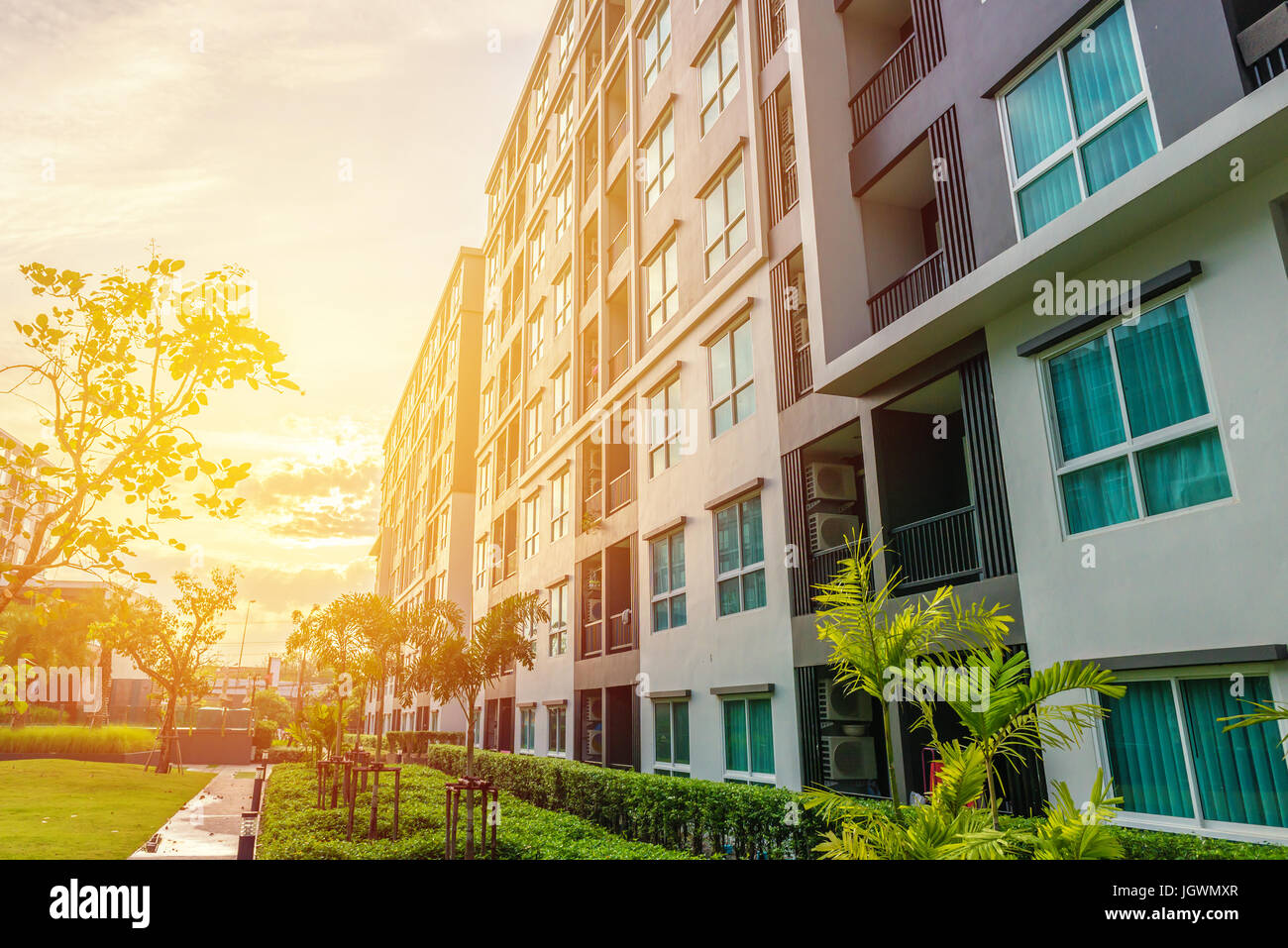 Moderno appartamento edifici esterni o architettura contemporanea ufficio in città. Foto Stock