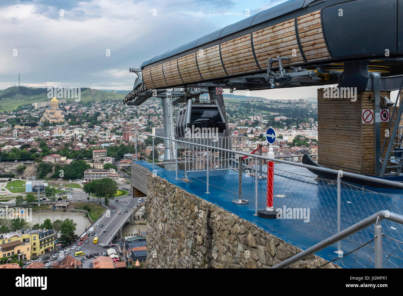 Tbilisi, Georgia, Europa orientale - Funivia Aerial Tram Terminus a Narikala di fortezza. Foto Stock