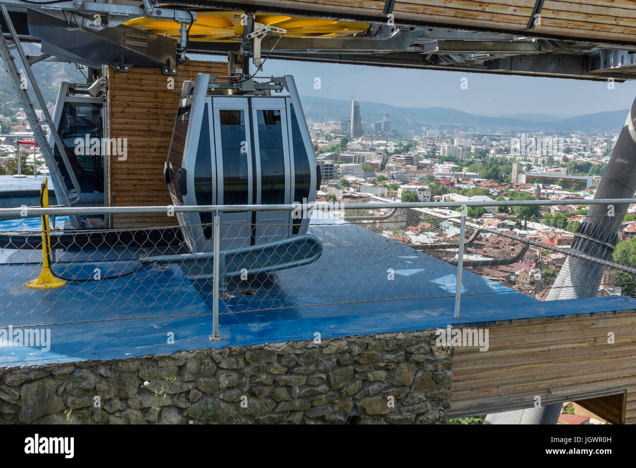 Tbilisi, Georgia, Europa orientale - Funivia Aerial Tram Terminus a Narikala di fortezza. Foto Stock