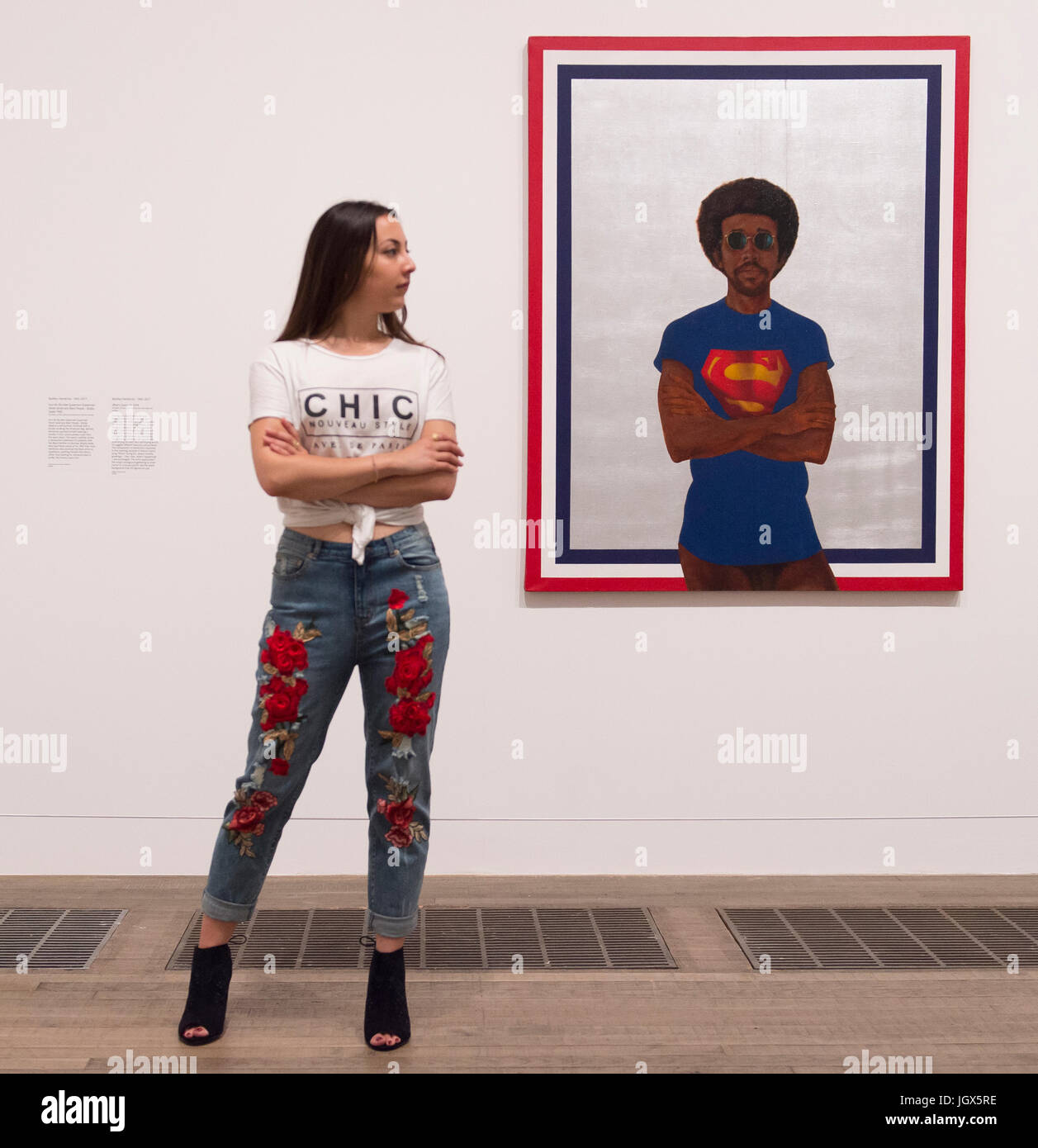 La Tate Modern di Londra, Regno Unito. 11 Luglio, 2017. Anima di una Nazione: Arte nell'epoca del Black Power. Un punto di riferimento mostra esplorare che cosa vuol dire essere un artista nero durante il movimento per i diritti civili e la nascita del Black Power. Con più di 150 opere di 60 artisti, questa mostra è un opportuna occasione per vedere come American identità culturale è stato sagomato in corrispondenza di un tempo di disordini sociali e cambiamento politico. Foto: Icona per il mio uomo Superman, 1969. Barkley Hendricks. Raccolta di Liz e Eric Lefkofsky. Credito: Malcolm Park / Alamy Live News. Foto Stock