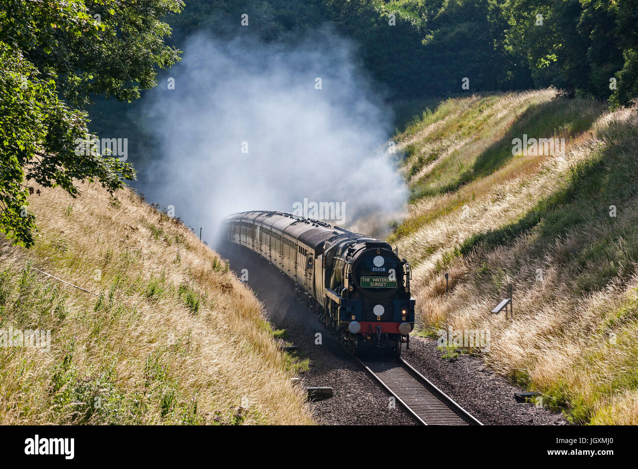 Il Tramonto Waterlooe trainati da Clanline in occasione del cinquantesimo anniversario della fine del vapore Foto Stock