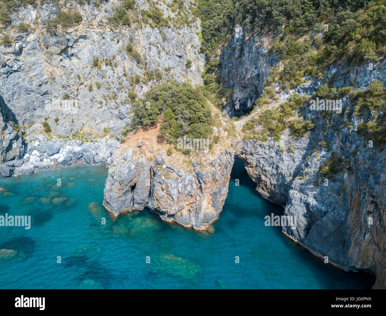 Arco grande, vista aerea, Arch Rock, Arco Magno e la spiaggia di San Nicola Arcella, provincia di Cosenza, Calabria, Italia. Al 22/06/2017. Vacanze mare e Foto Stock