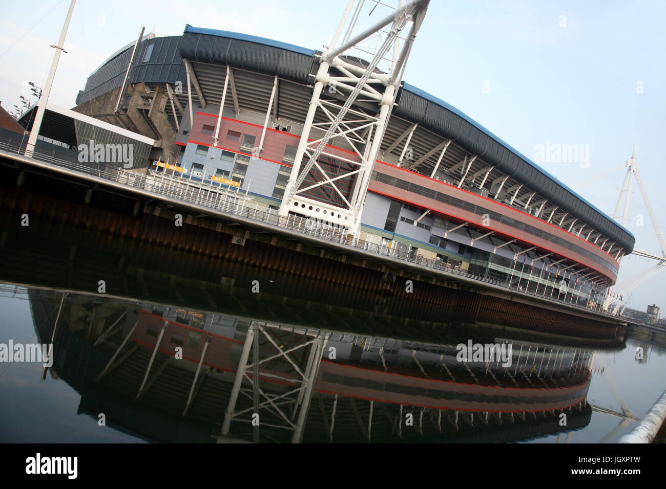 Cardiff, Regno Unito - 29 Marzo 2011: al di fuori della vista del Cardiff's Millennium Stadium. Lo stadio inaugurato nel 1999 e ora è la casa del Galles nationa Foto Stock