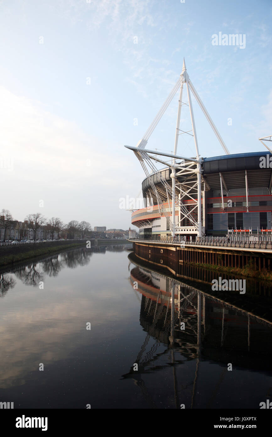 Cardiff, Regno Unito - 29 Marzo 2011: al di fuori della vista del Cardiff's Millennium Stadium. Lo stadio inaugurato nel 1999 e ora è la casa del Galles nationa Foto Stock