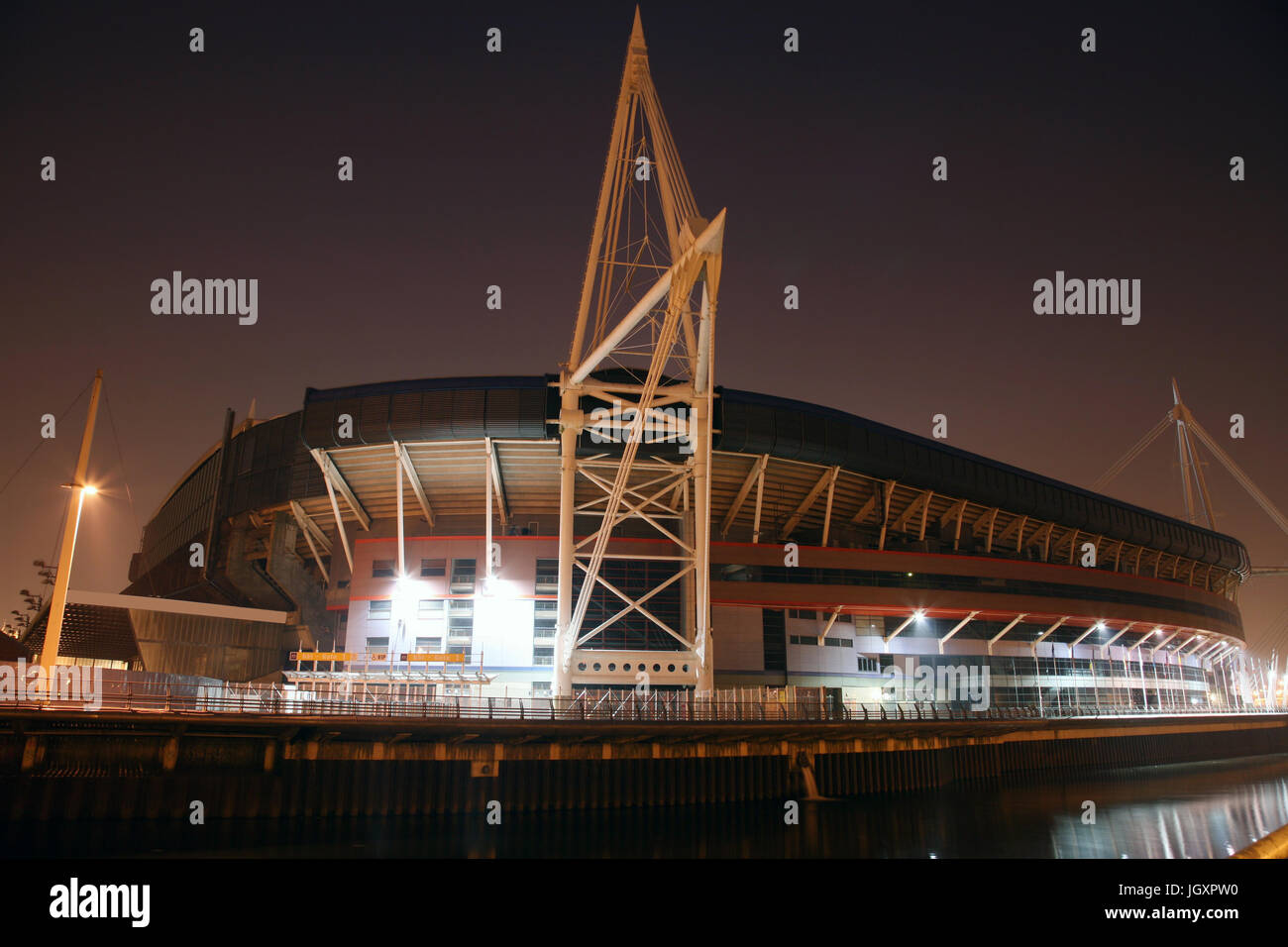 Cardiff, Regno Unito - 28 Marzo 2011: al di fuori della vista del Cardiff's Millennium Stadium. Lo stadio inaugurato nel 1999 e ora è la casa del Galles nationa Foto Stock