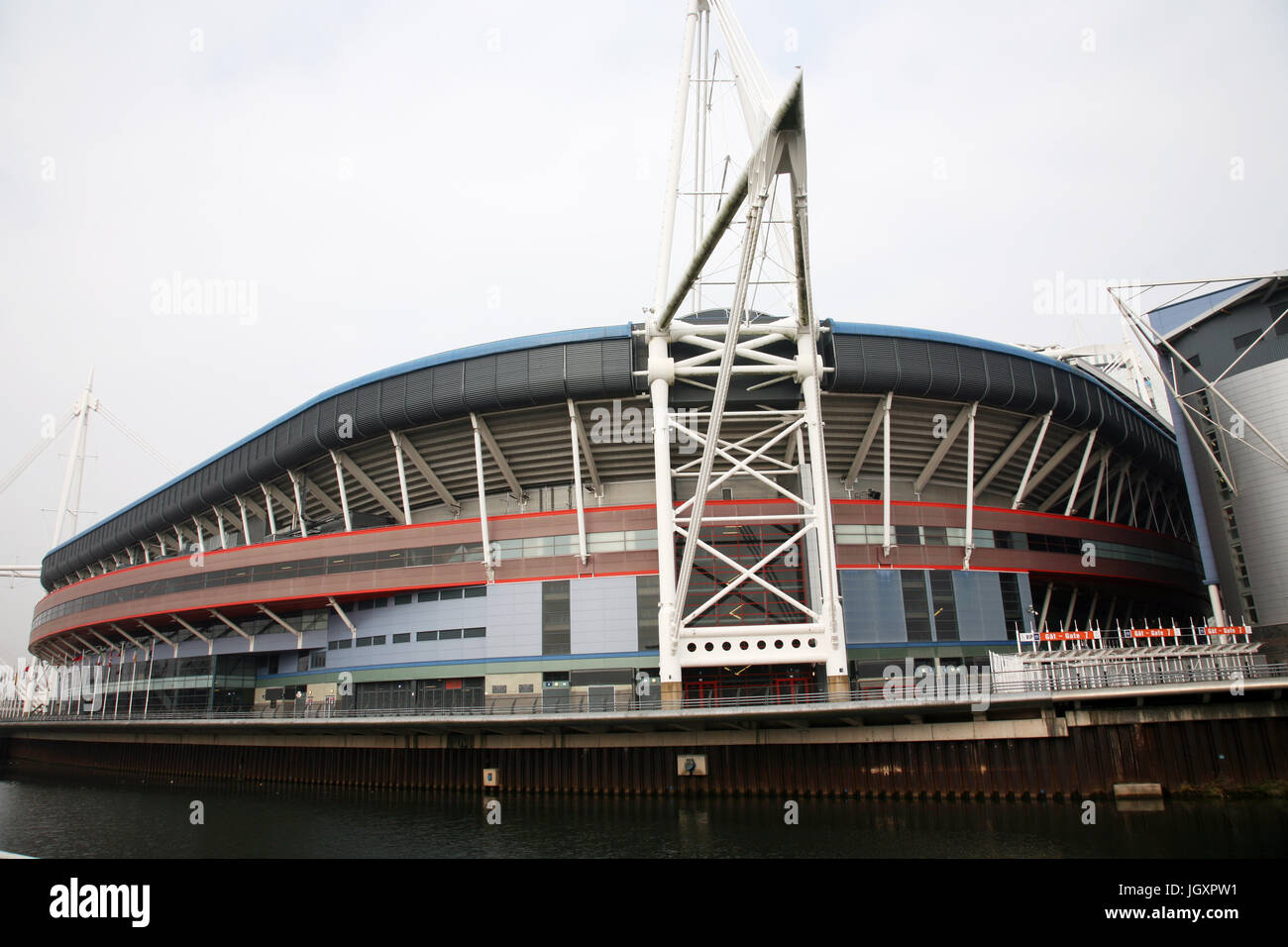 Cardiff, Regno Unito - 28 Marzo 2011: al di fuori della vista del Cardiff's Millennium Stadium. Lo stadio inaugurato nel 1999 e ora è la casa del Galles nationa Foto Stock