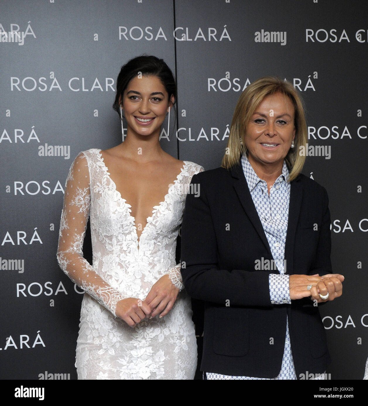 24 aprile 2017, Barcelona, Spagna. Mariana Downing. La marca di abiti da sposa  Rosa Clarà organizzato il raccordo Foto stock - Alamy