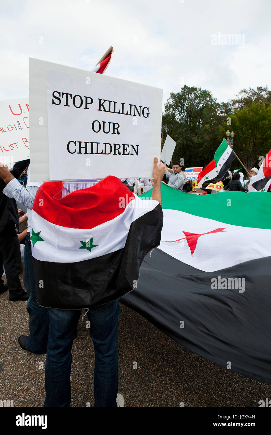 Washington DC, Stati Uniti d'America - 24 Settembre 2011: siriana americani che protestavano contro il presidente siriano Bashar al-Assad davanti alla Casa Bianca Foto Stock