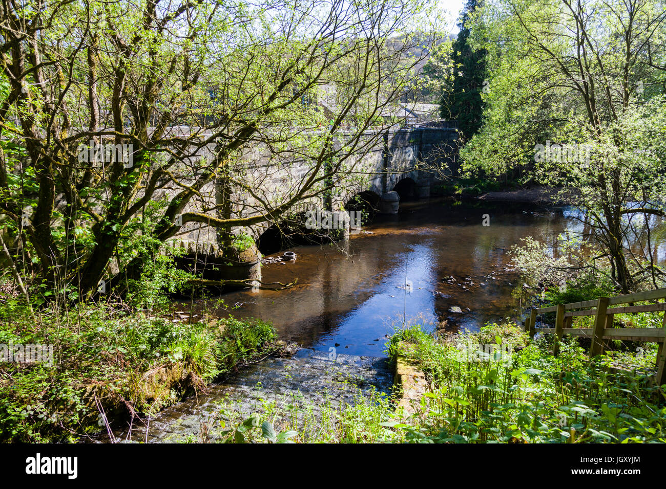 Ponte sul fiume Calder al fine Hebble, in Hebden Bridge Foto Stock