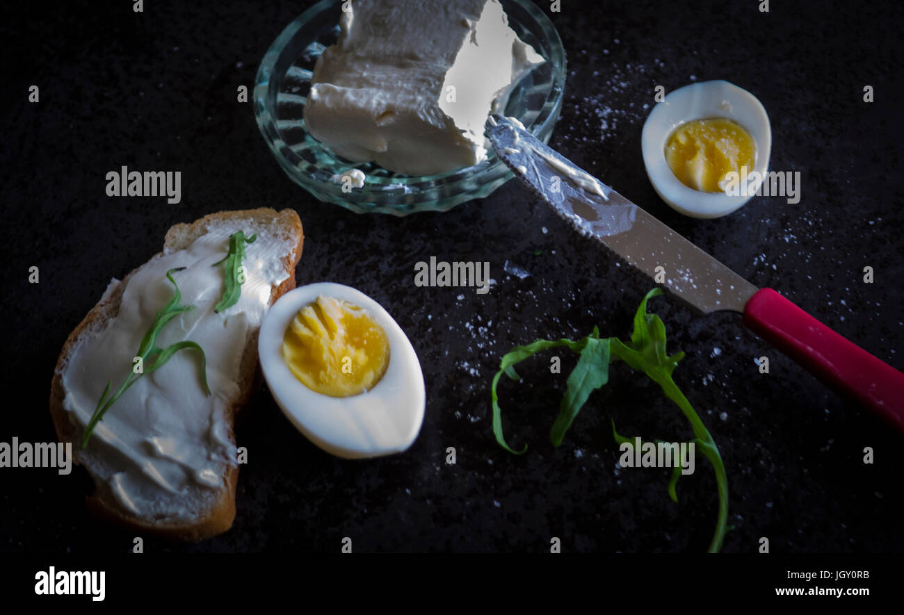 Tagliare l'uovo sodo immagini e fotografie stock ad alta risoluzione - Alamy