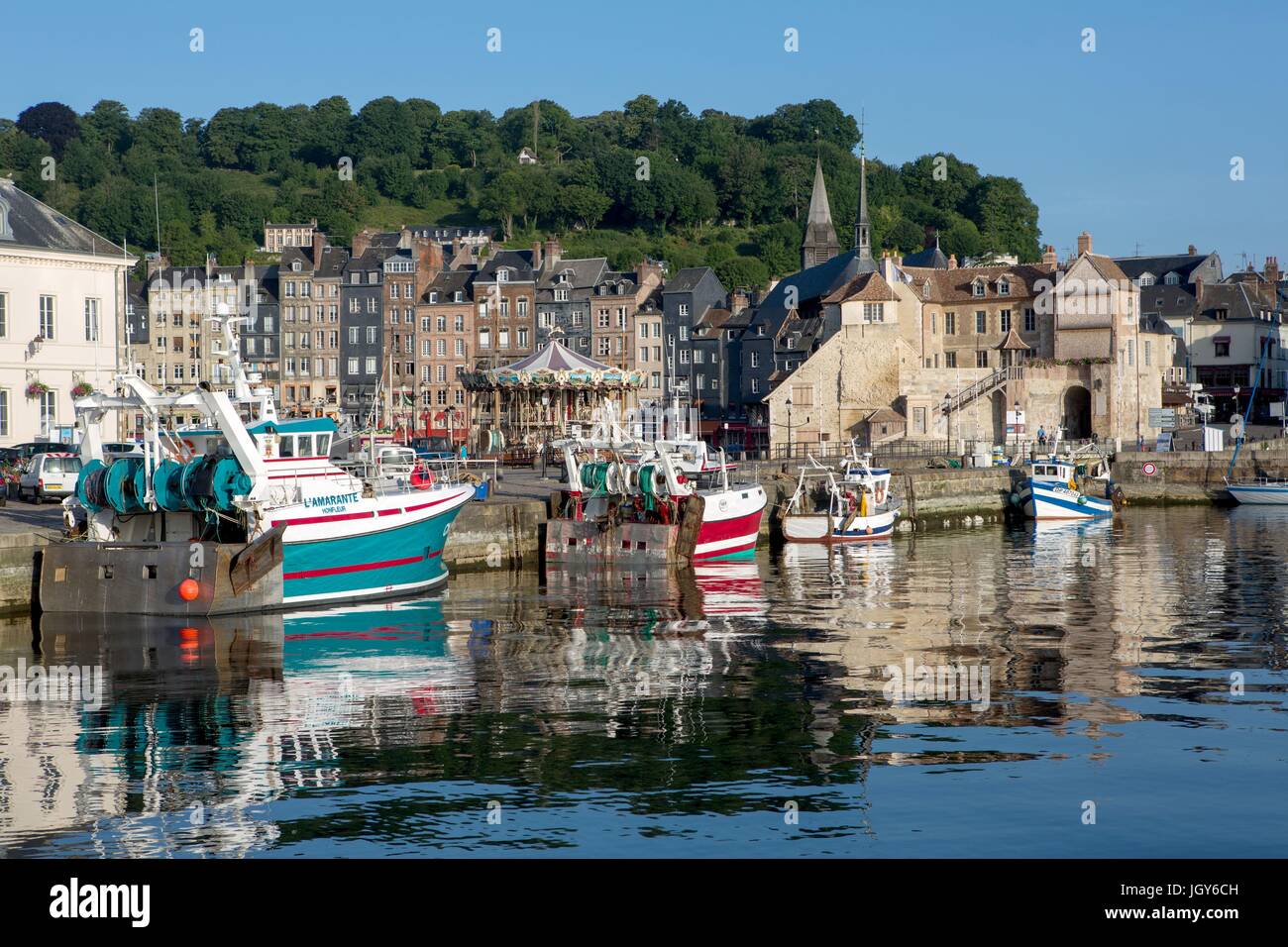 Francia, Région Normandie, Calvados, Côte Fleurie, Honfleur, porta Bassin de l'Est, bateaux de pêche Photo Gilles Targat Foto Stock