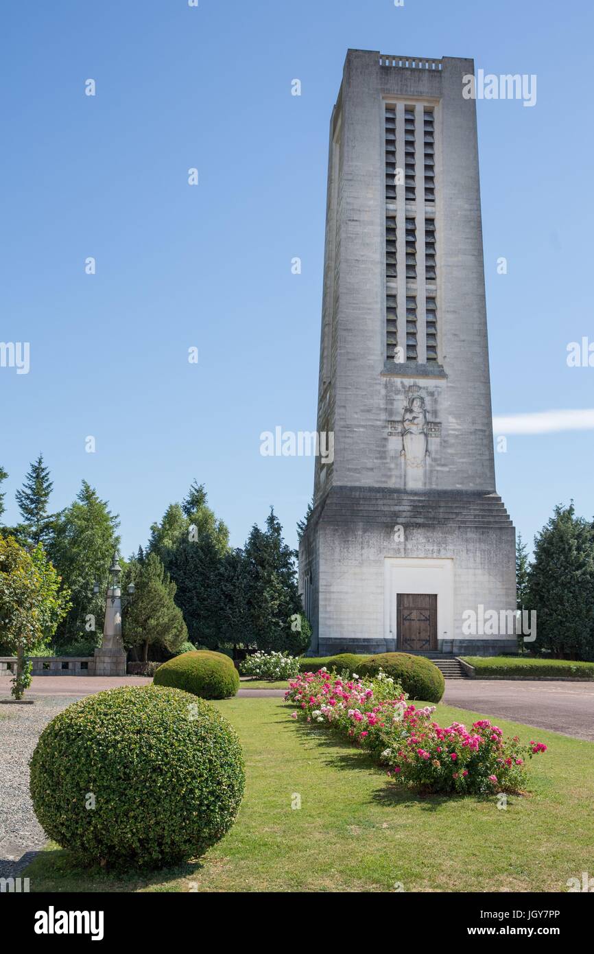 Francia, Région Normandie (ancienne Basse Normandie), Calvados, Pays d'Auge, Lisieux basilique Sainte-Thérèse, il campanile, fotografia Gilles Targat Foto Stock