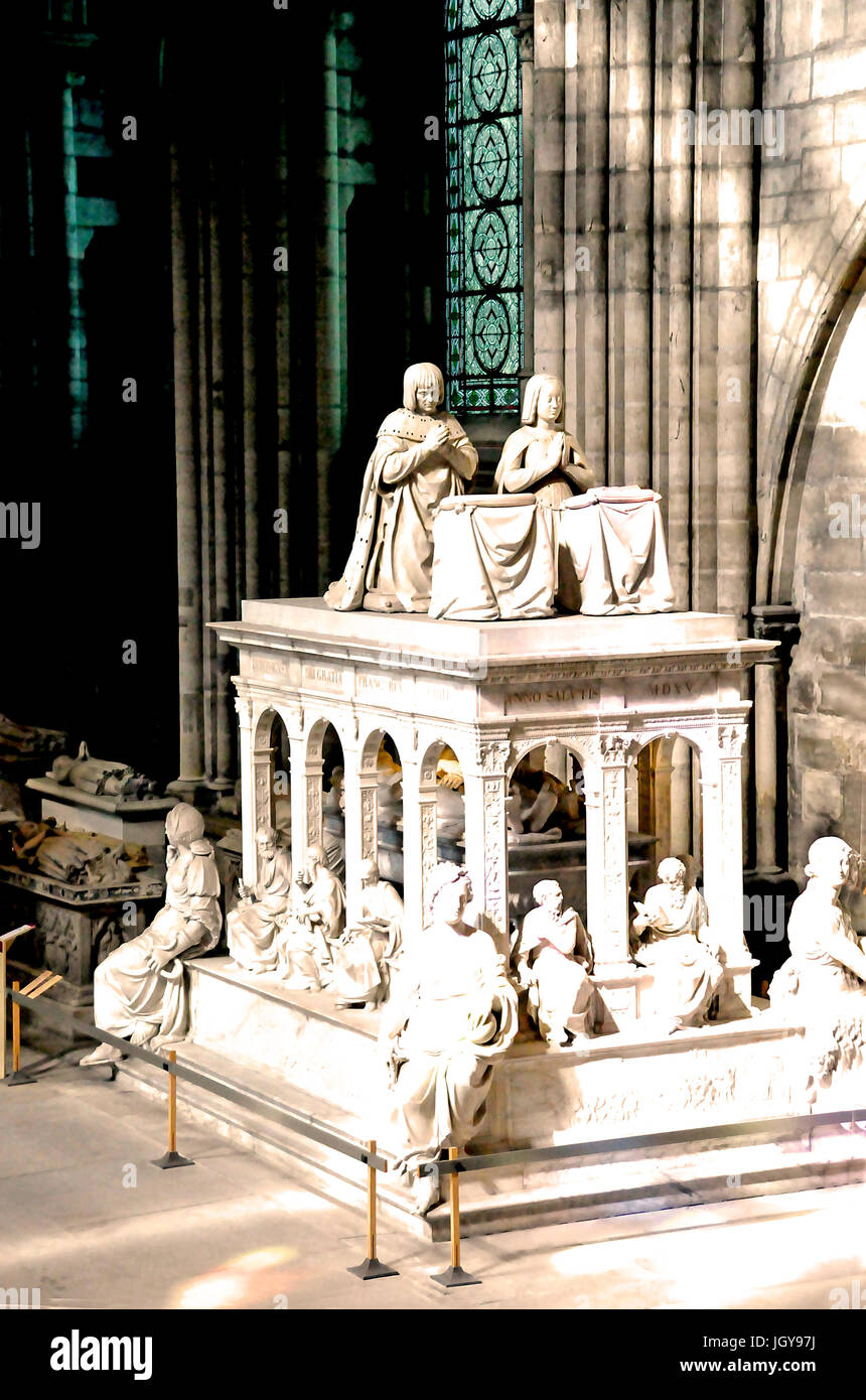 Viste della Royal,Tomba di Luigi XII, Anne de Bretagne presso il St Denis cattedrale, Francia il 10/01/2015 Foto Stock