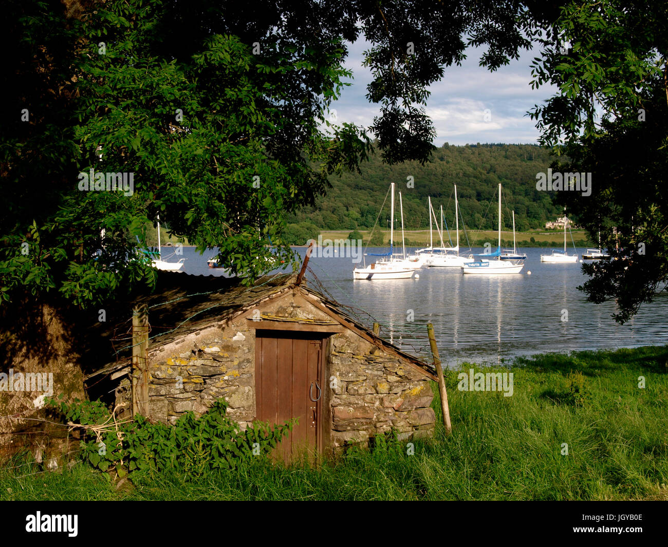 Vecchia Darsena rustico in Coniston Water, nel distretto del lago, cumbria, Regno Unito Foto Stock