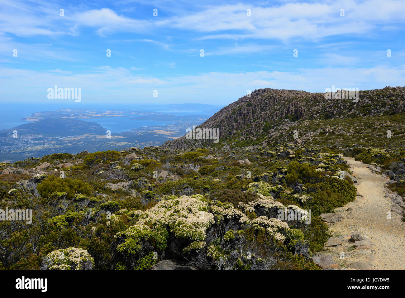 Vetta del Monte Wellington con vista su tutta la città di Hobart e il fiume Derwent in Tasmania, Australia Foto Stock