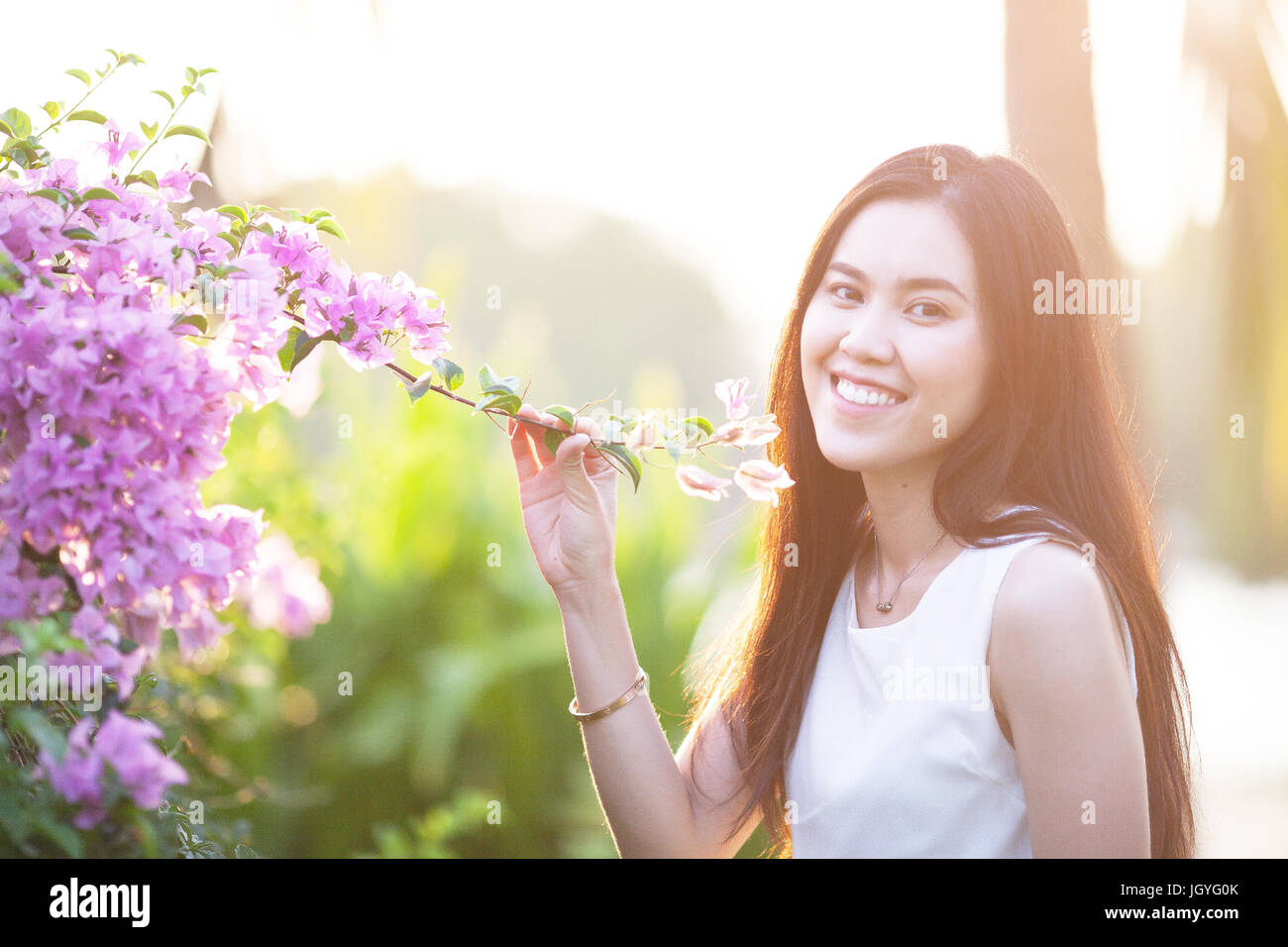 Thai pretty woman godendo di una naturale freschezza Foto Stock