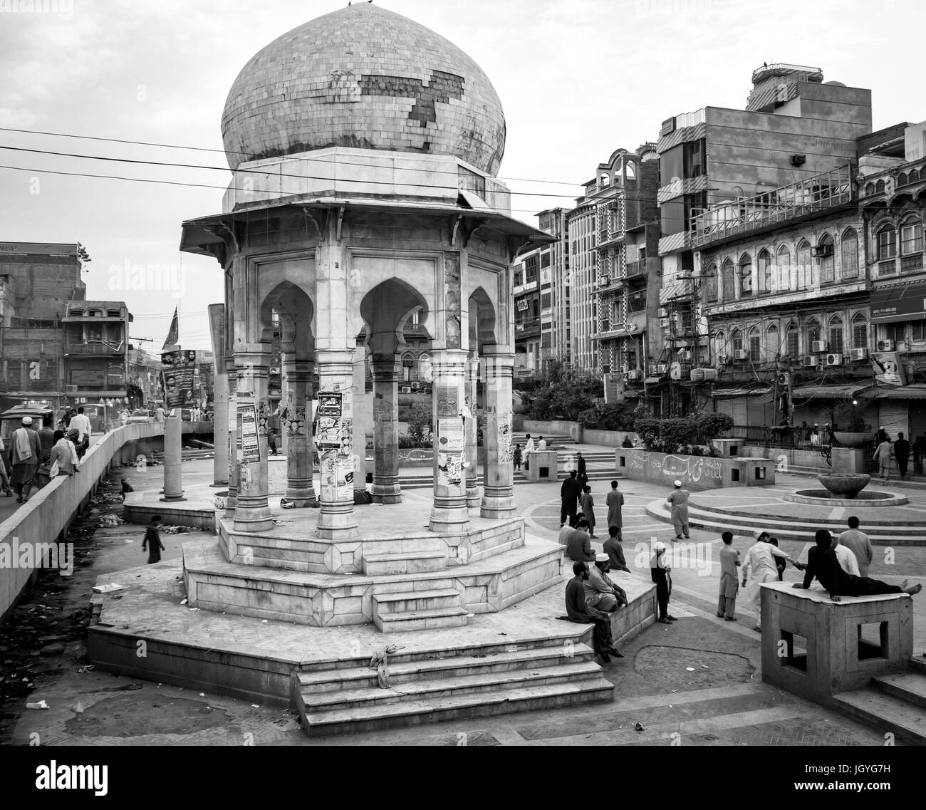 Il monumento è situato nella città di Peshawar la città vecchia ed è dedicato alle vittime del 1930 Qissa Khwani Bazaar massacro. Foto Stock