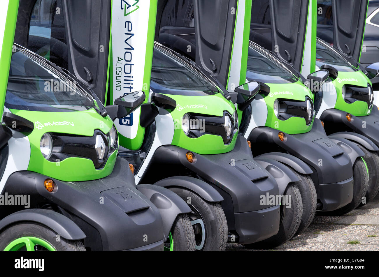 Renault Twizys di eMobility Alesund, Norvegia. La Renault Twizy è alimentato a batteria 2 elettrico sedile city car con una gamma massima di 100 km. Foto Stock