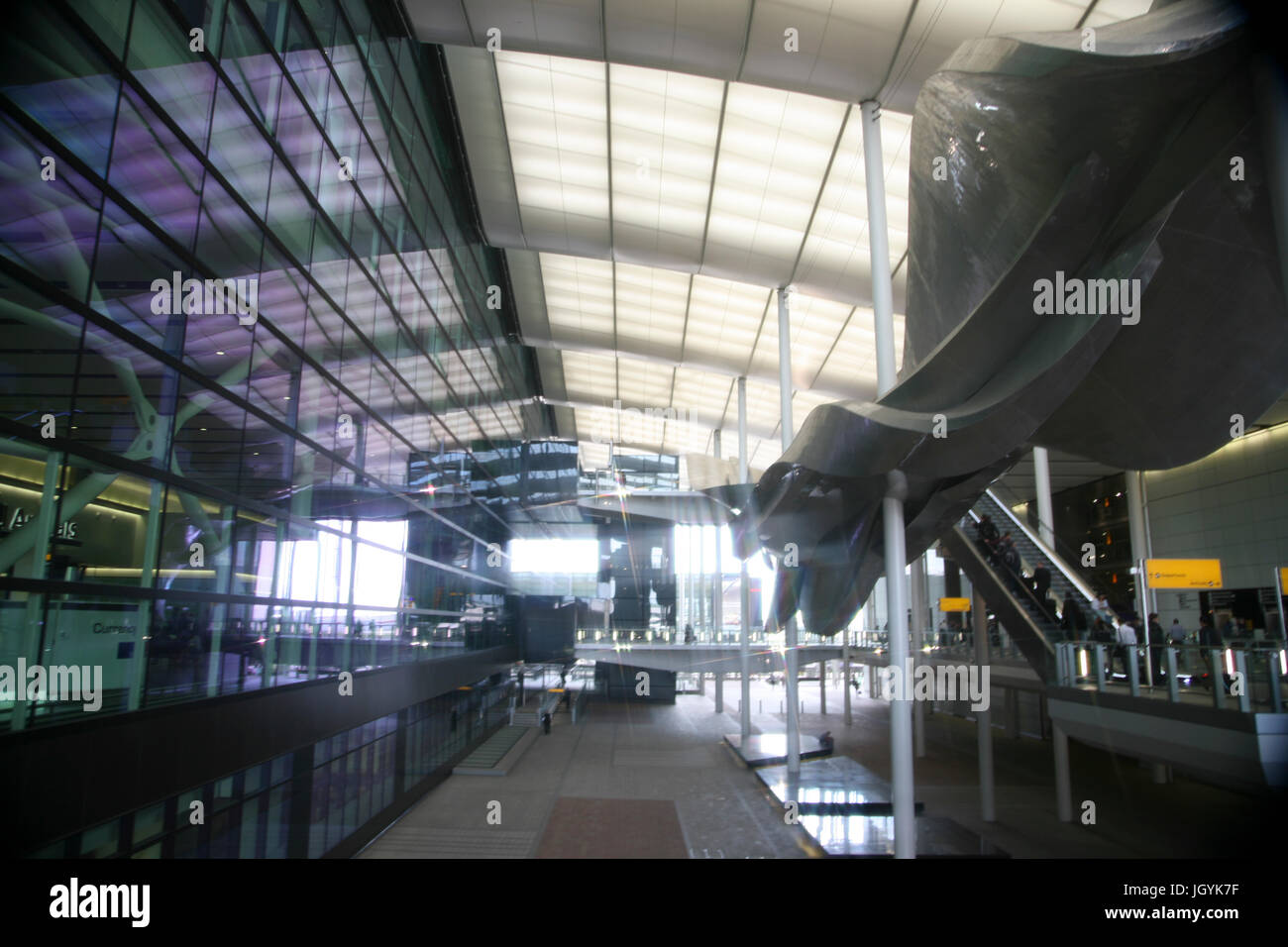 Inghilterra, London, West, l'aeroporto di Heathrow, nuovo Terminal 2. Foto Stock