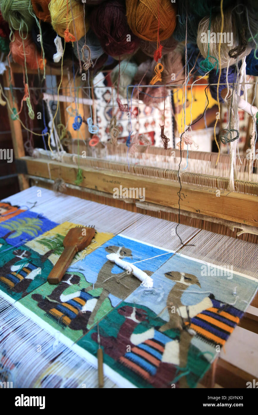 Tapestry workshop. Heritage Village Club. Emirato di Abu Dhabi. Foto Stock