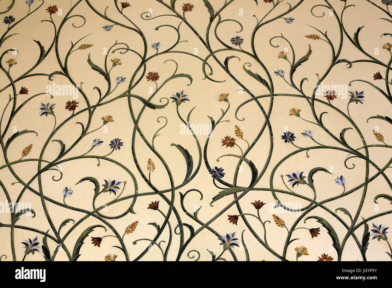 Modello di fiori. Migliaia di rari e pietre semi-preziose, incrostato in marmo, sono stati usati per decorare la struttura. Moschea Sheikh Zayed. 1995. Emir Foto Stock