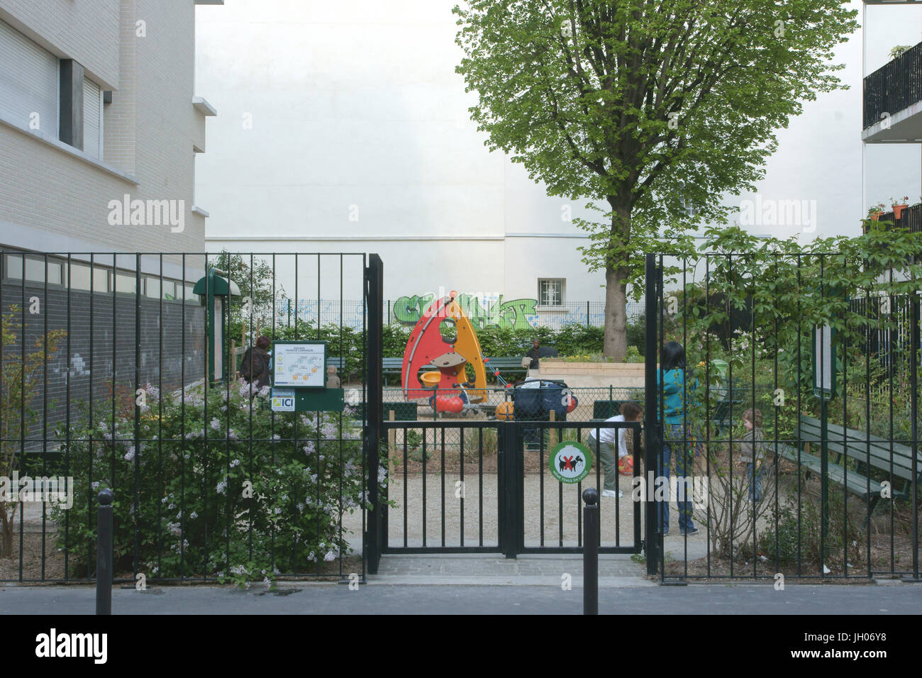 Gate, Rue Godefroy Cavaignac, 11ème arrondissement, (75011), Parigi, Francia Foto Stock