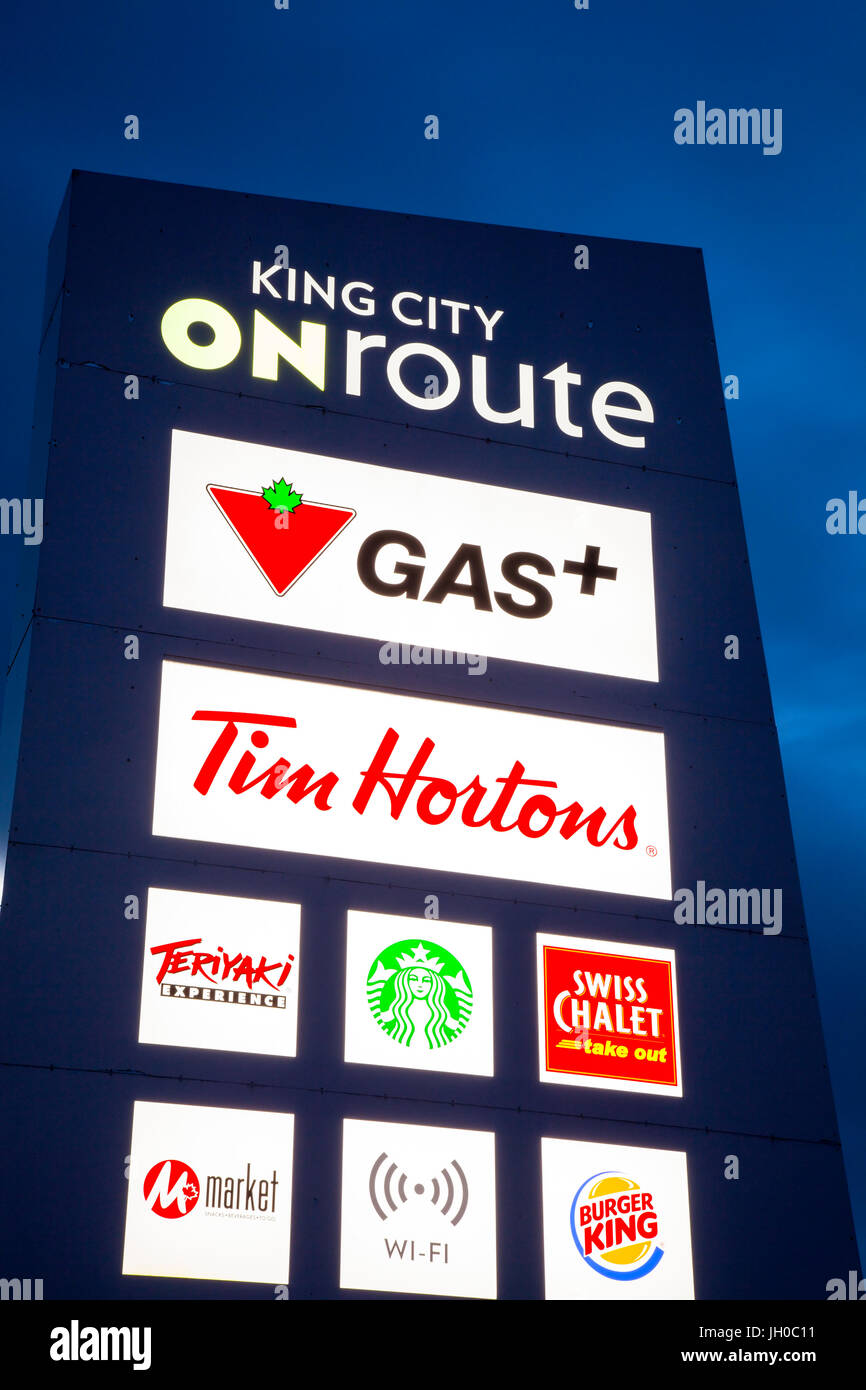 Il segno per il re ONroute Città centro di servizio o travel plaza posseduti da Host Kilmer Centri di Servizio HKSC re in città, Regione di York, Ontario, Canada Foto Stock