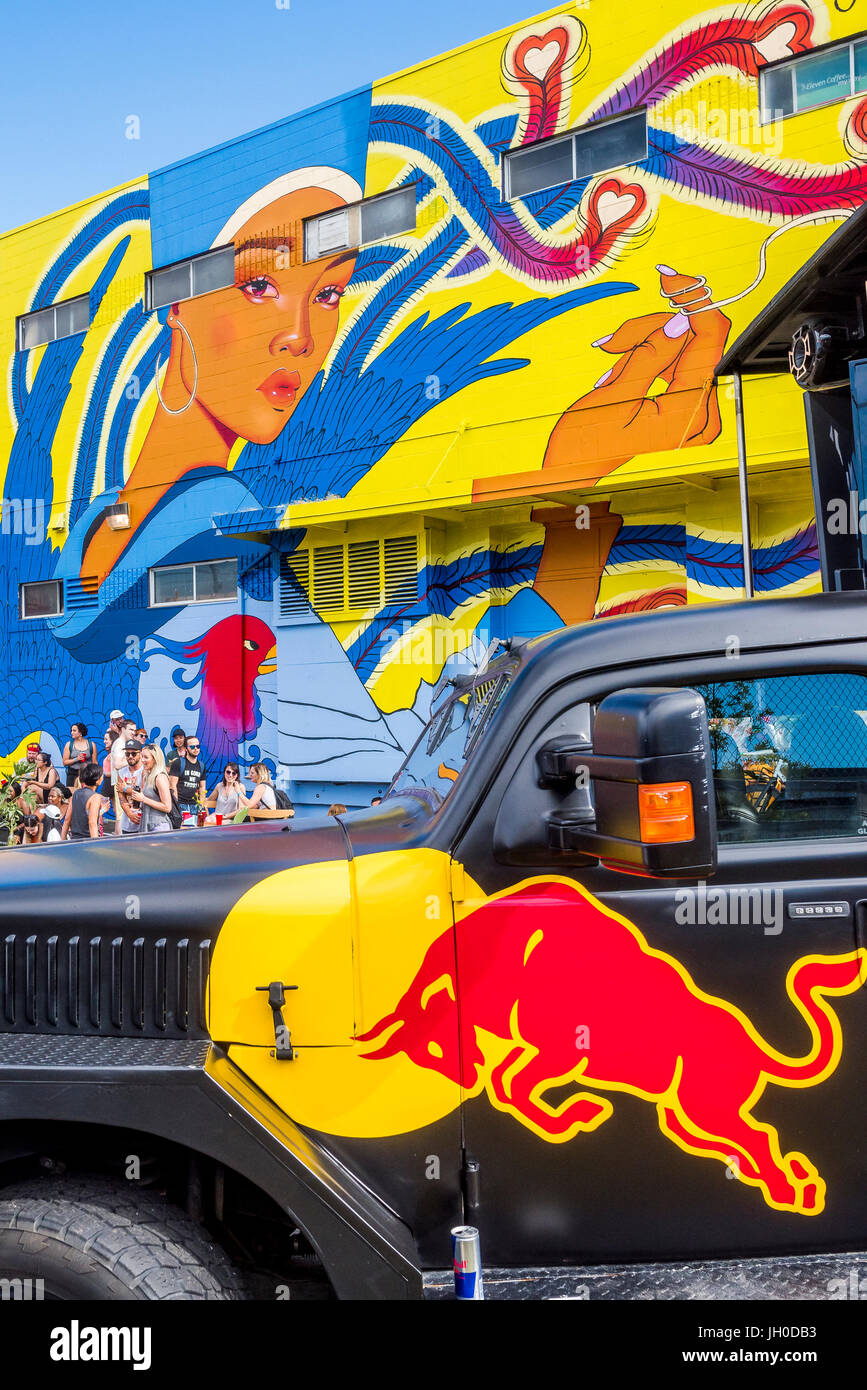 Red Bull veicolo, Strathcona Street Party, Vancouver Festival murale, Vancouver, British Columbia, Canada. Foto Stock