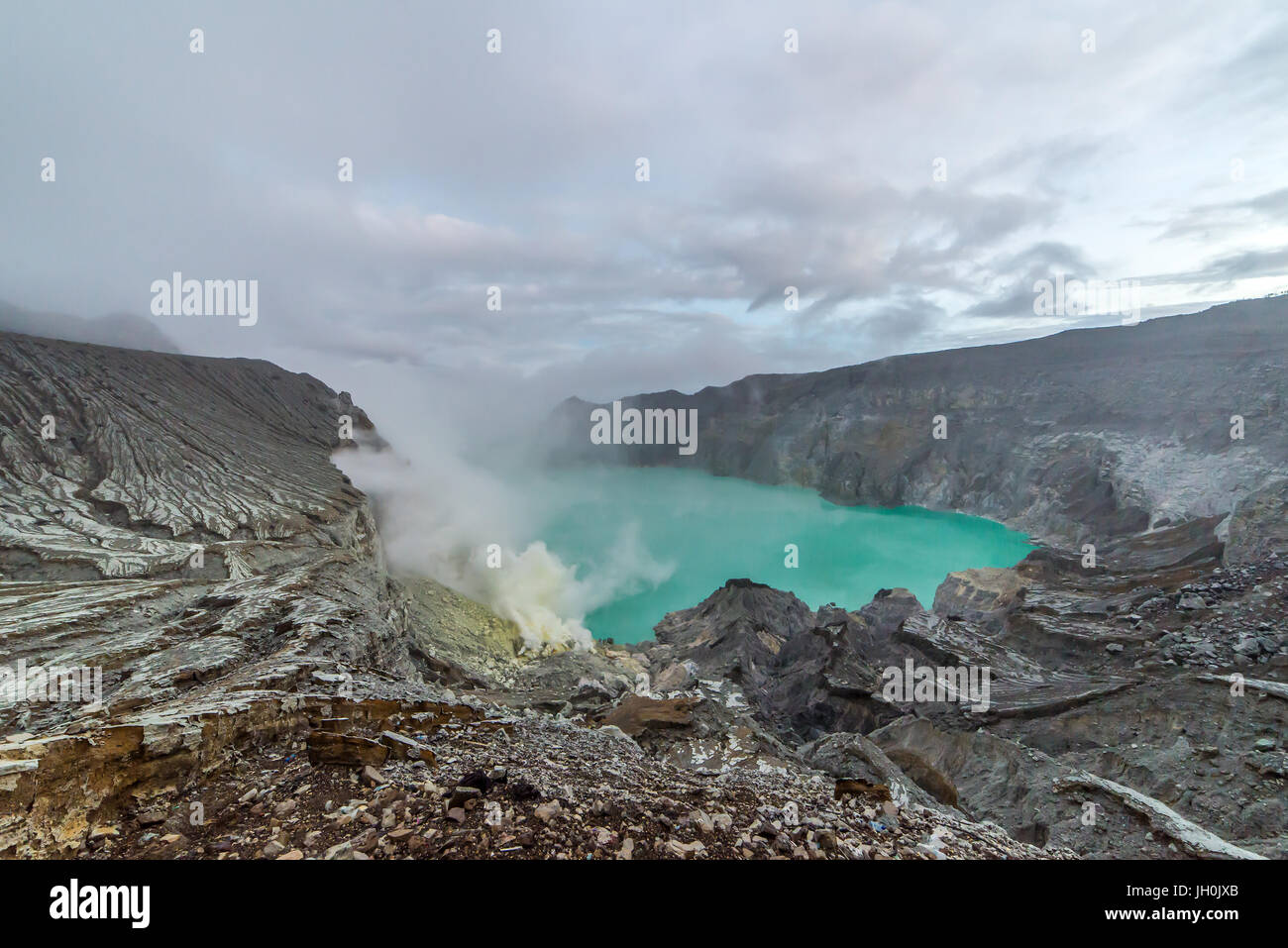 Kawah Ijen Volcano è uno stratovulcano in Banyuwangi Regency di Java Orientale, Indonesia. Foto Stock