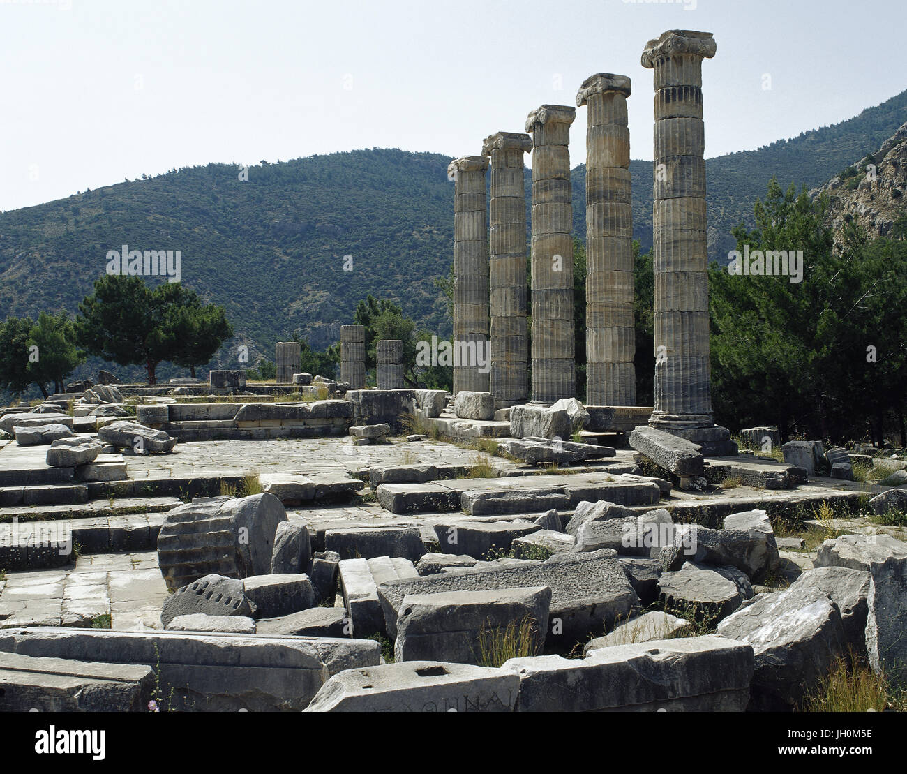 La Turchia. Priene. Antica città greca della Ionia. Tempio dedicato ad Atena. Rovine. Anatolia. Foto Stock