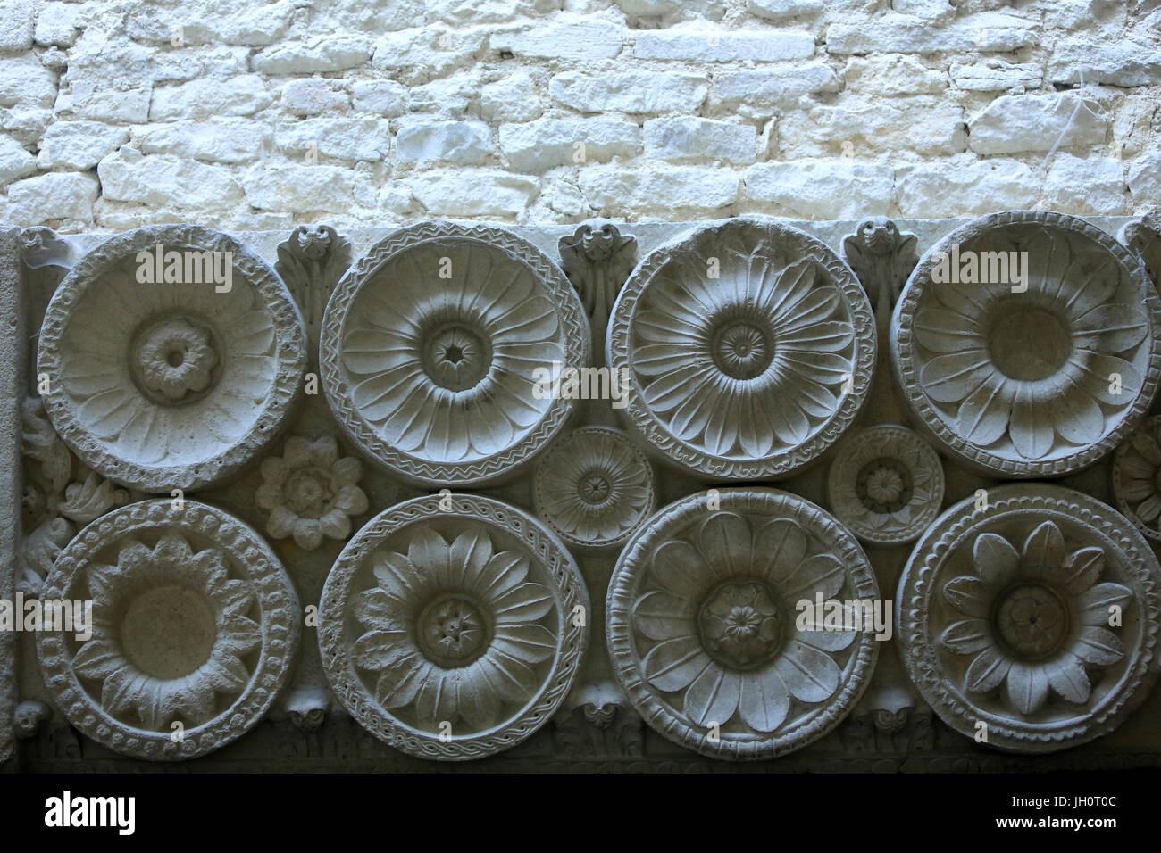 Il Daisy architrave. Xii secolo. Abbazia di Cluny. Cluny fu fondata nel 910. La Francia. Foto Stock