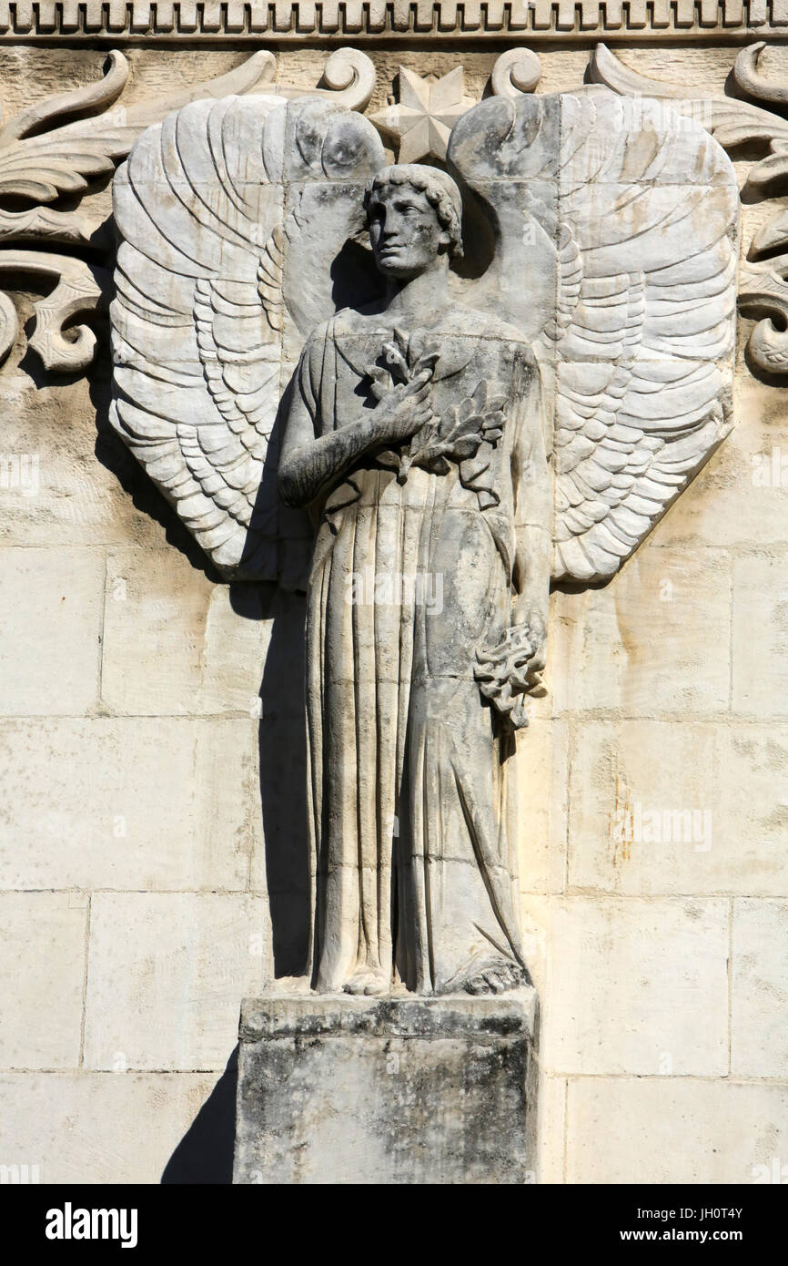 Angelo. Giuseppe Belloni (1952). Dettaglio il sud-ovest della torre. Basilica di Notre Dame de Fourvire. Lione. Foto Stock