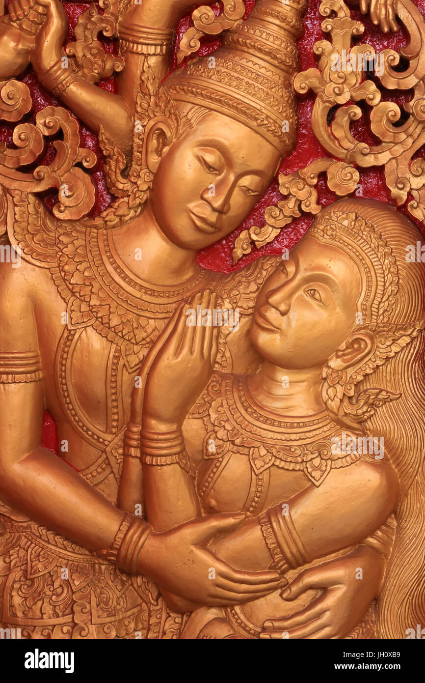 Ramayana e sua moglie Yashodhara. Finestra raffigurante carving dal Ramayana. Wat Ongs Teu Mahawihan. Tempio del Buddha di pesanti. Vientiane. Laos. Foto Stock