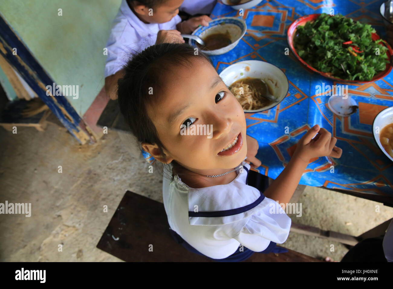 Pasto. Il laotiano schoolgirl. Laos. Foto Stock