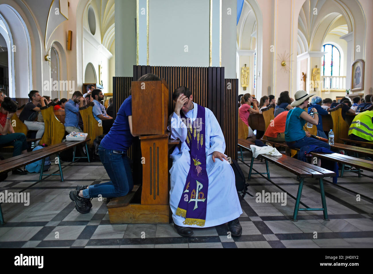 La Giornata Mondiale della Gioventù. Cracovia. 2016. La santa confessione. La Polonia. Foto Stock