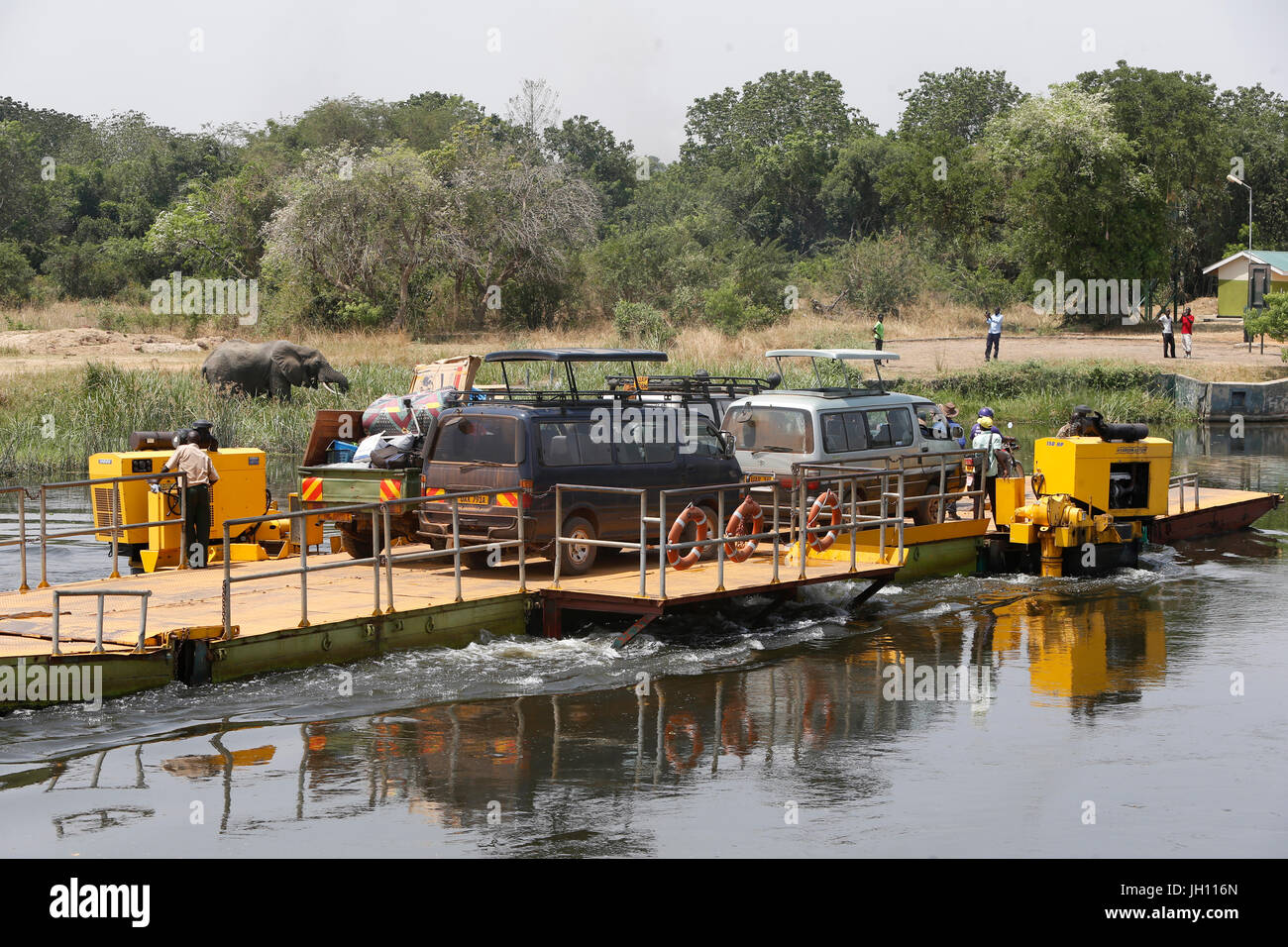 Fiume Nilo ferry boat in Paraa. Uganda. Foto Stock