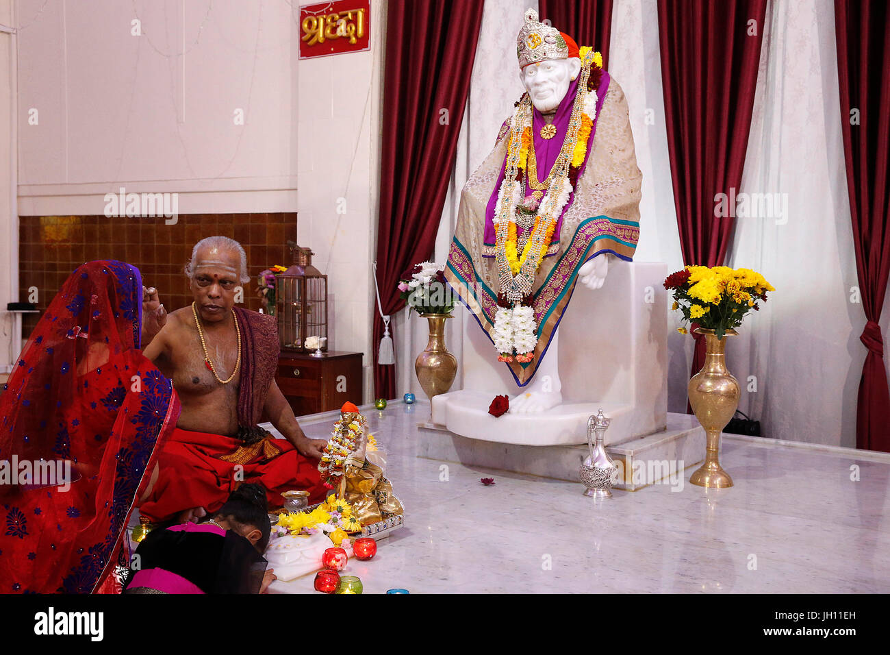 Culto a Shirdi Sai Baba tempio, Leicester. Regno Unito. Foto Stock