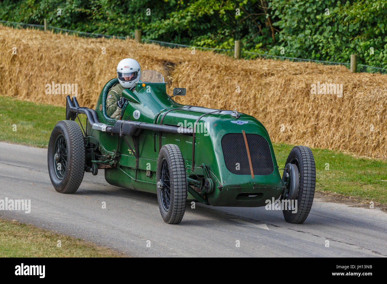 1926 Bentley a 8 litro di speciale, Brooklands racer, con driver Steven Russell al 2017 Goodwood Festival of Speed, Sussex, Regno Unito. Foto Stock