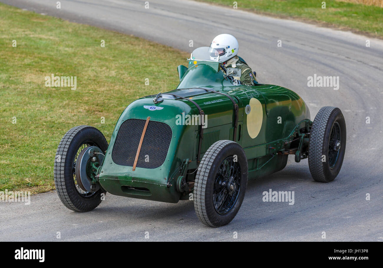 1926 Bentley a 8 litro di speciale, Brooklands racer, con driver Steven Russell al 2017 Goodwood Festival of Speed, Sussex, Regno Unito. Foto Stock