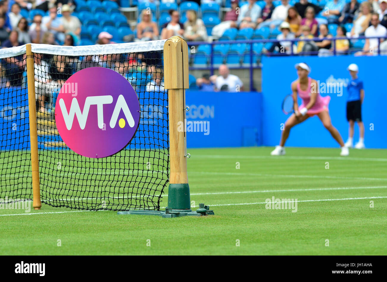 Il WTA (femminile di Tennis Association) il logo sul net presso il Aegon International, Devonshire Park, Eastbourne 2017 Foto Stock