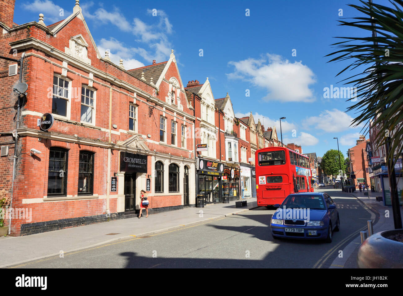 Cromwells public house e wine bar in Bridge Street nel Cheshire città di Warrington. La strada principale della città di Warrington. Foto Stock