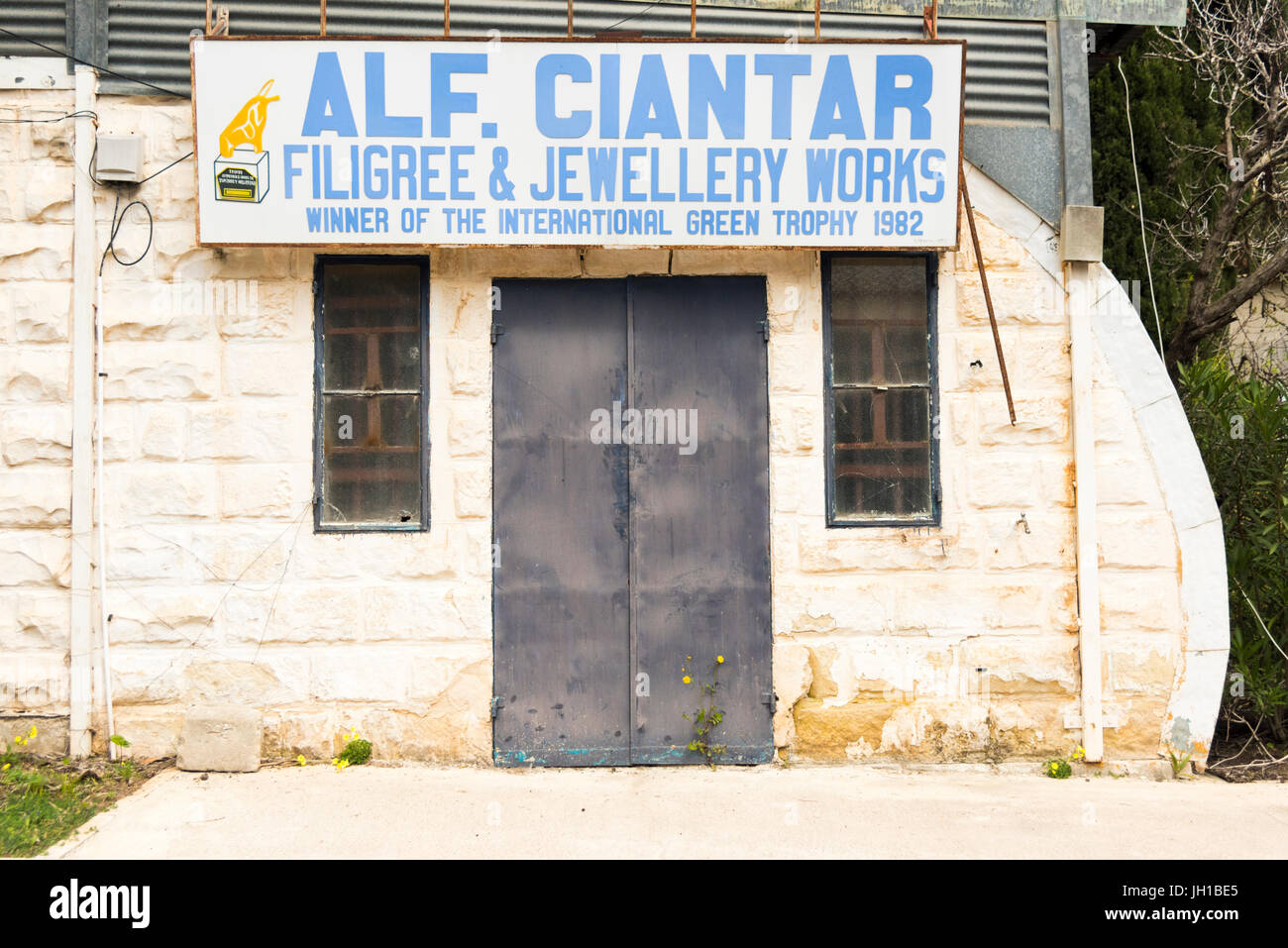 L'Alf Ciantar i negozi di artigianato locale presso il villaggio artigianale e Ta' Qali Centro di artigianato e il Villaggio Artigianale di Malta nel vecchio airfield nissen capanne Foto Stock