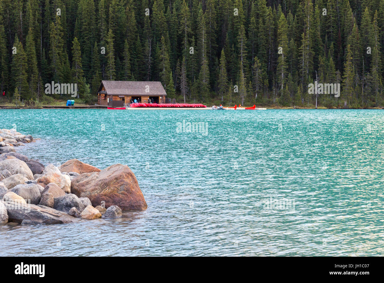 Noleggio di canoe al Lago Louise, il Parco Nazionale di Banff, Alberta, Canada Foto Stock