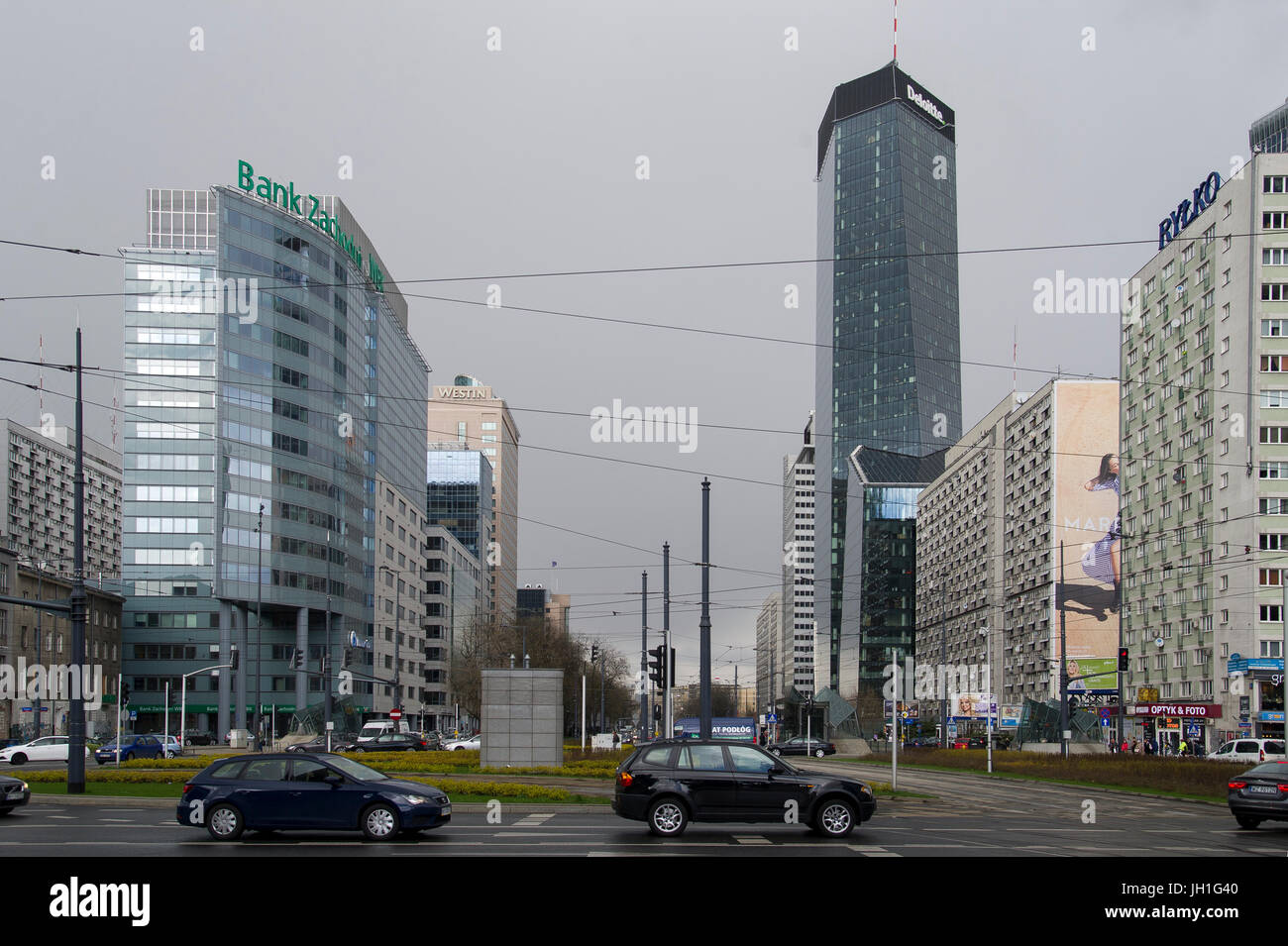 Atrium 1 e 195 metro Q22 office grattacieli su Rondo Onz a Varsavia in Polonia. 6 Aprile 2017 © Wojciech Strozyk / Alamy Stock Photo Foto Stock