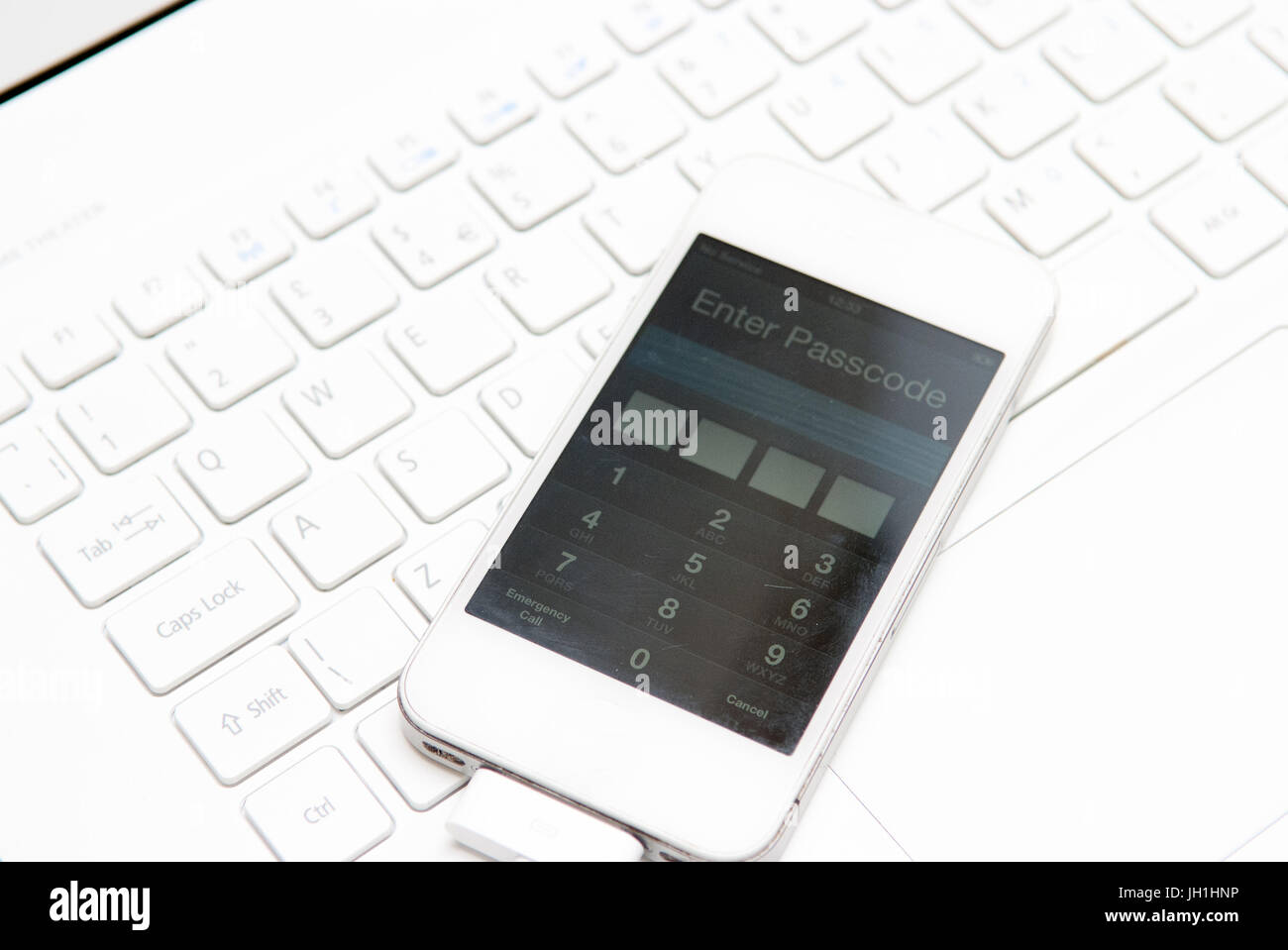 Cellulare bloccato con schermata codice di accesso Foto Stock