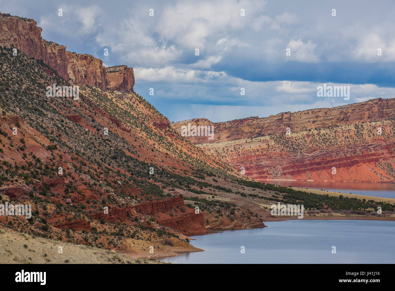 Il serbatoio a Flaming Gorge National Recreation Area, Utah, Stati Uniti d'America da Bruce Montagne Foto Stock