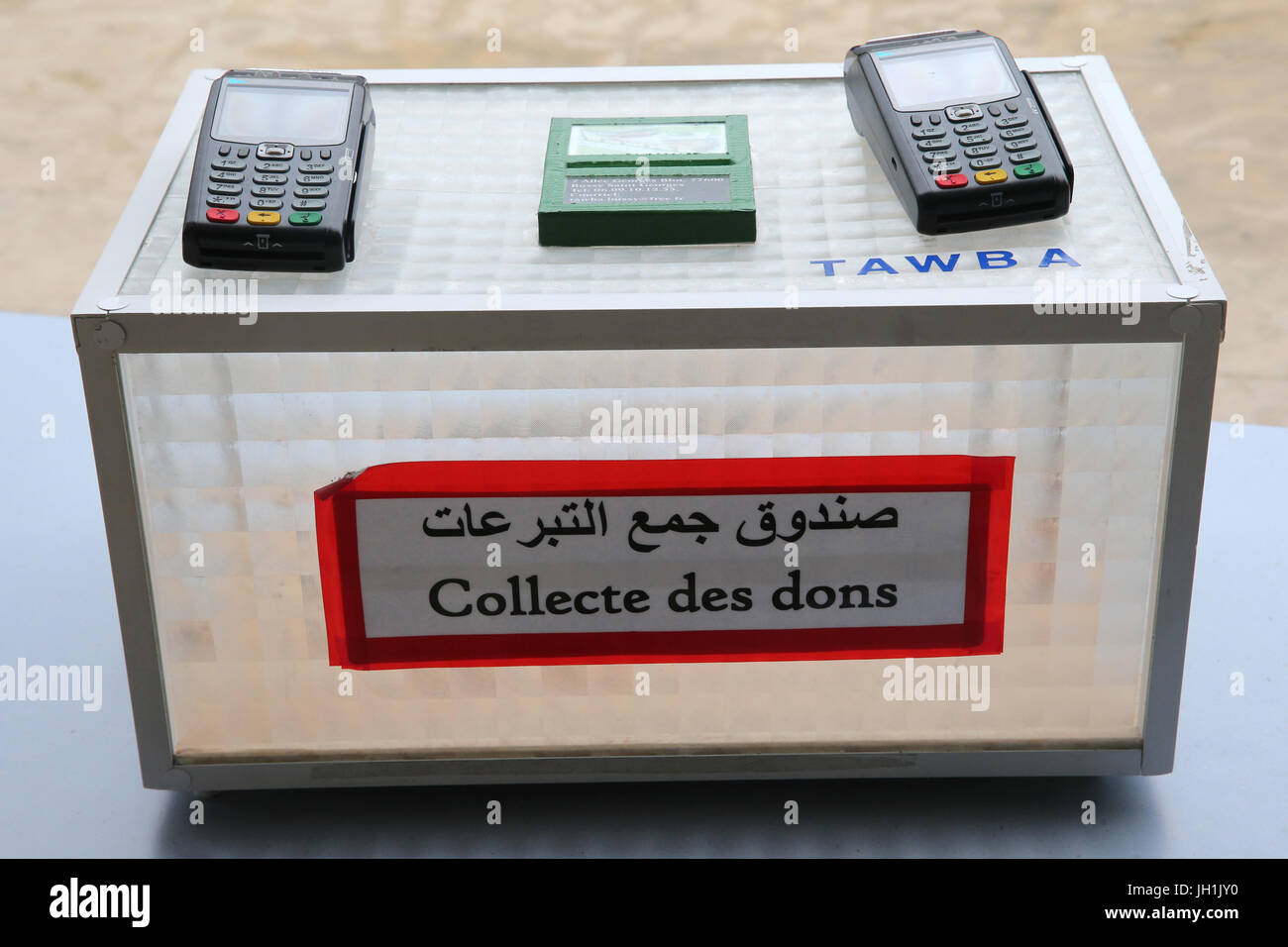 La Zakat è una forma di obbligo di elemosina e tassa religiosa nell'Islam. Si tratta di uno dei cinque pilastri dell Islam. La Francia. Foto Stock