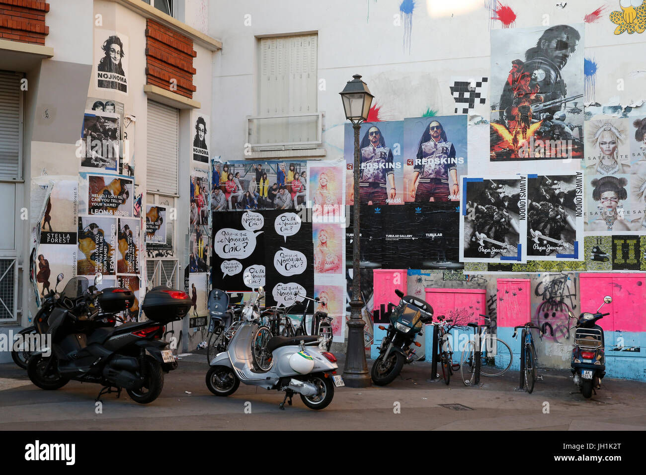 Scooter e poster. La Francia. Foto Stock