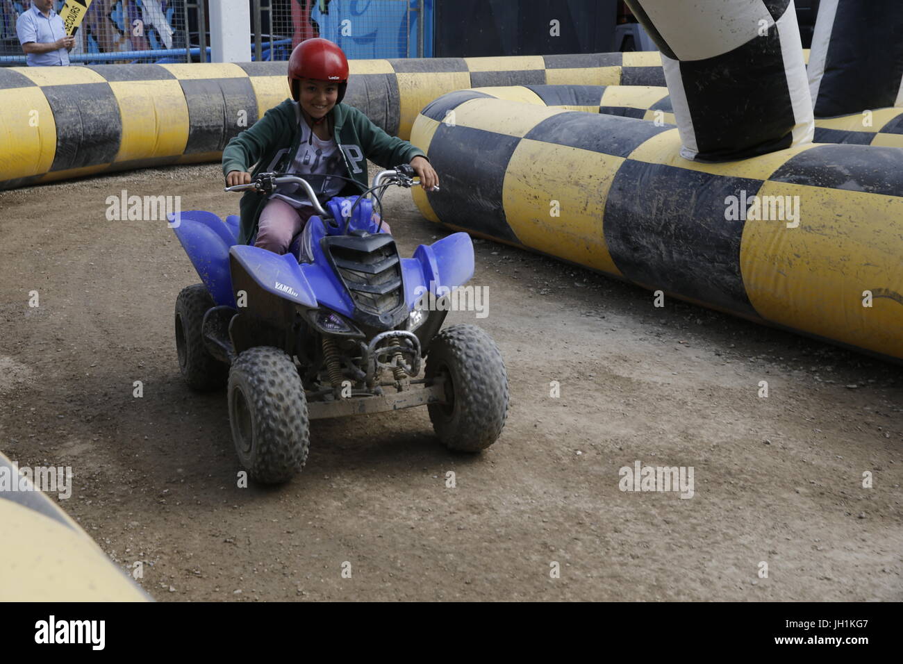 Ragazzo a cavallo di un go-kart. La Francia. Foto Stock